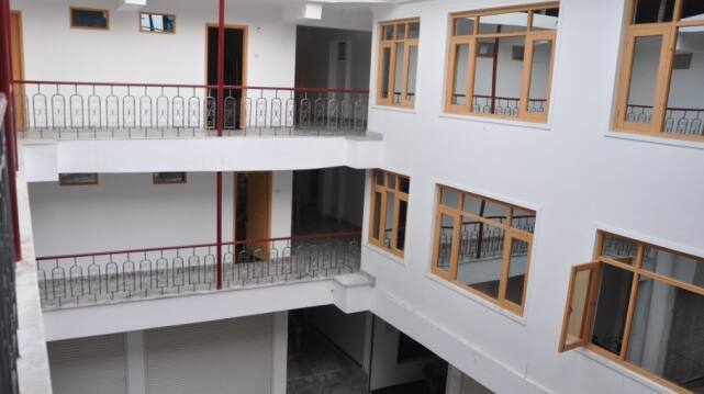 Hotel Posh I Mall, Srinagar 3